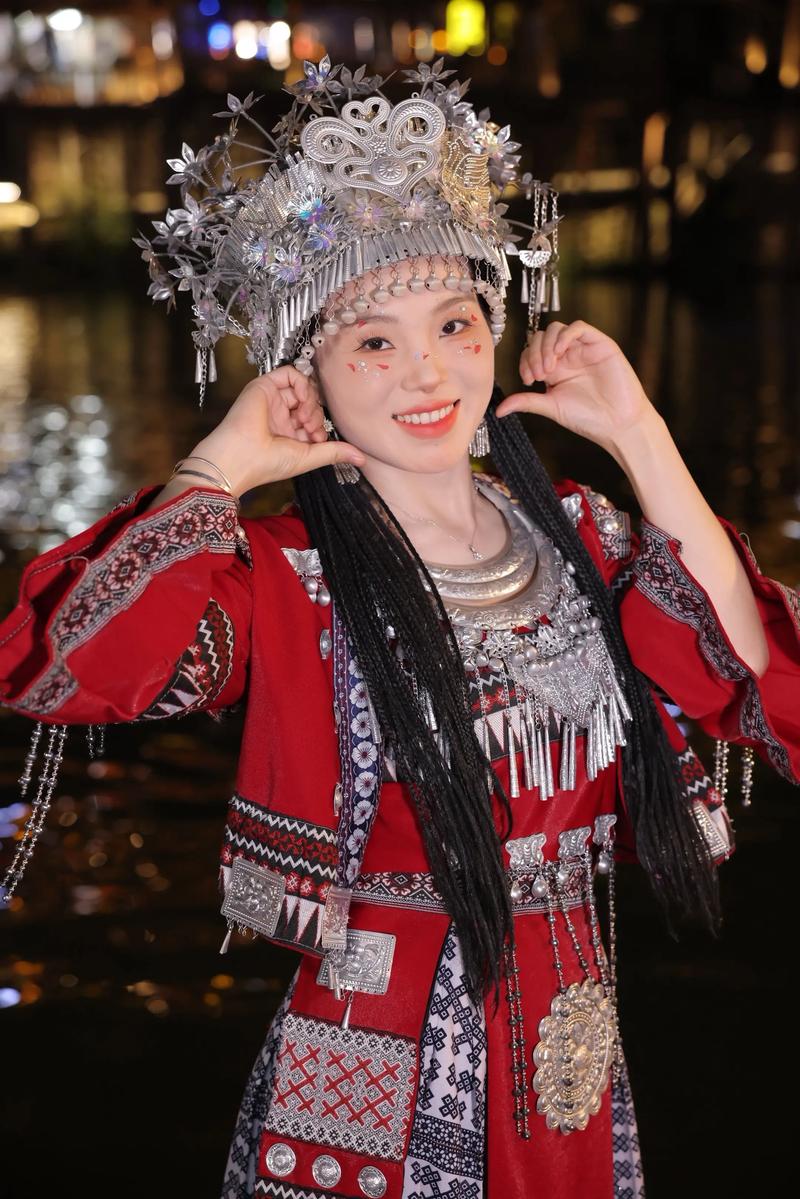 不一樣的我——少數民族風情穿搭與妝容攻略