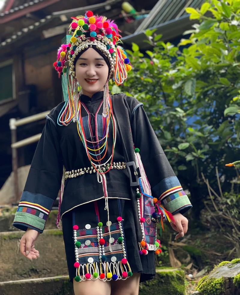 西雙版納哈尼族阿卡服飾 跨越時間的美麗詮釋